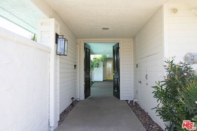 Desert living at its finest in coveted Morningside Country Club! - photo 4