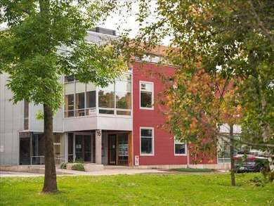 Make your new home or pied-a-terre one of the few industrial - photo 36