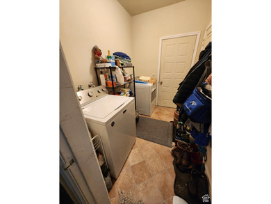 Gorgeous and generously-sized 3 story home on a quiet street in - photo 16