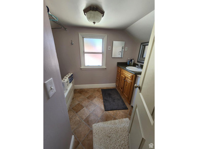 Gorgeous and generously-sized 3 story home on a quiet street in - photo 20