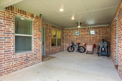 Welcome to 2507 Santiago Drive in Granbury! Built in 2021, this - photo 22