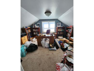 Gorgeous and generously-sized 3 story home on a quiet street in - photo 23