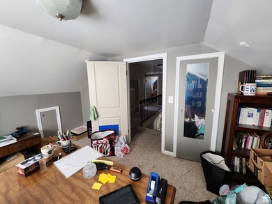Gorgeous and generously-sized 3 story home on a quiet street in - photo 25