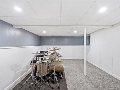 Welcome to this beautifully maintained three bedroom, 2 bath - photo 26