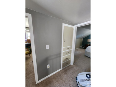 Gorgeous and generously-sized 3 story home on a quiet street in - photo 26
