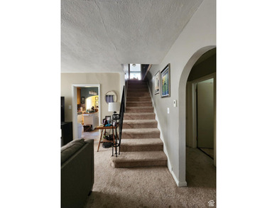 Gorgeous and generously-sized 3 story home on a quiet street in - photo 27
