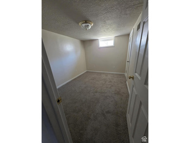 Gorgeous and generously-sized 3 story home on a quiet street in - photo 29