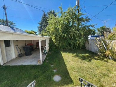 Gorgeous and generously-sized 3 story home on a quiet street in - photo 33
