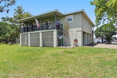 Beautiful Deep Waterfront home with a large pier and covered - photo 4