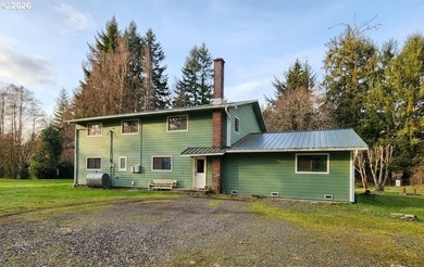 Come settle into this private creekfront homestead on 3 usable - photo 1