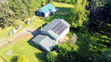 Come settle into this private creekfront homestead on 3 usable - photo 2