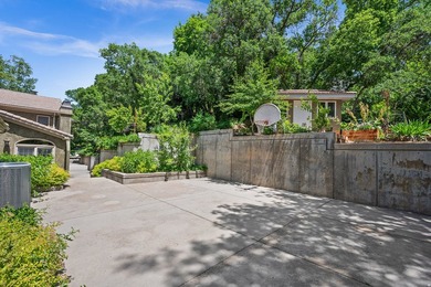 Experience the renewed appeal of this magnificent gated Holladay - photo 4