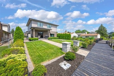 **MOTIVATED SELLER** Turn-key waterfront living with direct - photo 43