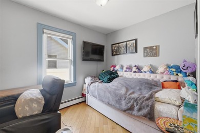 Charming 3-bedroom, 1.5-bath home in Mahopac with lake access to - photo 15