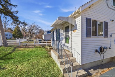 Charming 3-bedroom, 1.5-bath home in Mahopac with lake access to - photo 18