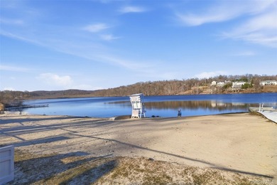 Charming 3-bedroom, 1.5-bath home in Mahopac with lake access to - photo 20