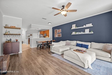**CENTRAL LOCATION**NO CDD**GATED COMMUNITY** This stylish and - photo 3