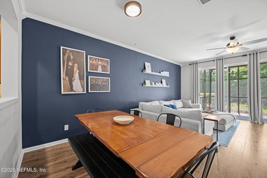 **CENTRAL LOCATION**NO CDD**GATED COMMUNITY** This stylish and - photo 5