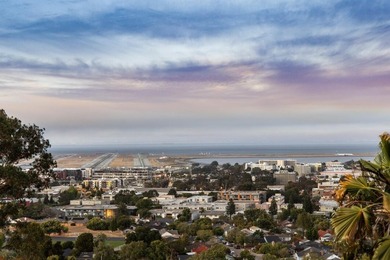Exceptional Mills Estates residence offering sweeping panoramic - photo 6