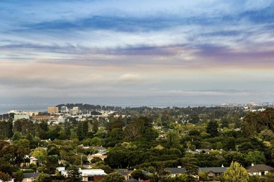 Exceptional Mills Estates residence offering sweeping panoramic - photo 7