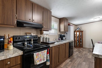 Charming 3-bedroom, 2-bath home located in the highly desirable - photo 18