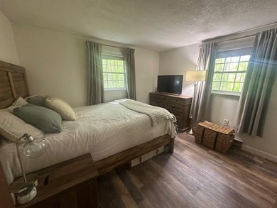 Lovely 3 bedroom Belfast home, only 3 miles to downtown. Walking - photo 22