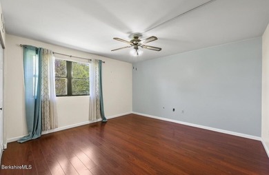 Beautifully maintained 2 bedroom, 2 bath condo, both bedrooms/ - photo 10