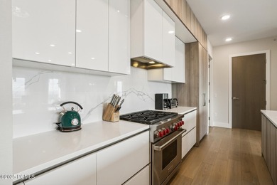 Enjoy this premiere location in Canyons Village with true ski-in - photo 17