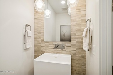 Enjoy this premiere location in Canyons Village with true ski-in - photo 19