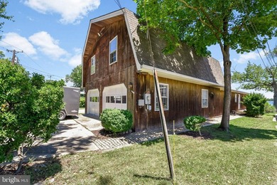 Come see this home and begin dreaming to make it your own custom - photo 2