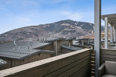 Enjoy this premiere location in Canyons Village with true ski-in - photo 31