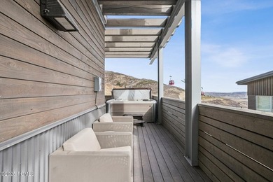 Enjoy this premiere location in Canyons Village with true ski-in - photo 48