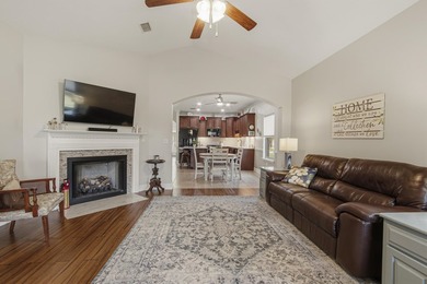 Experience Pond Life in Passages! Well cared for property with - photo 15