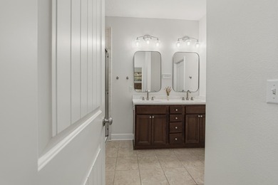 Experience Pond Life in Passages! Well cared for property with - photo 21