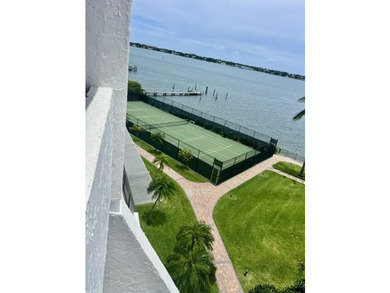 Breathtaking Direct Intracoastal Views! Enjoy the best of - photo 3