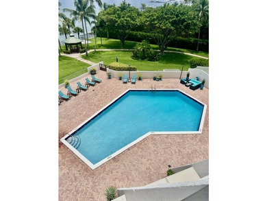 Breathtaking Direct Intracoastal Views! Enjoy the best of - photo 4