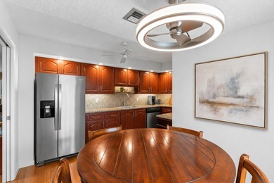 Spacious 2 BD, 2 BA condo overlooking the golf course in - photo 4