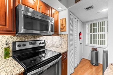 Spacious 2 BD, 2 BA condo overlooking the golf course in - photo 10