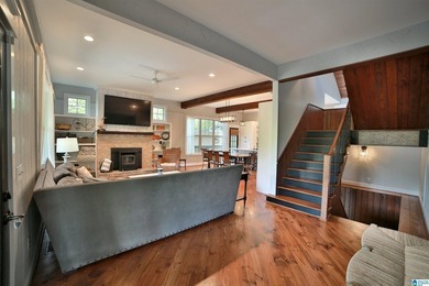 This custom LAKEFRONT CRAFTSMAN home has a NEW ROOF and is - photo 7