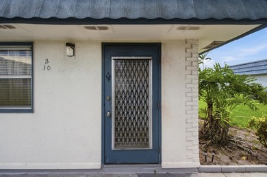 Welcome to this charming one-bedroom, one-and-a-half-bath Villa - photo 3