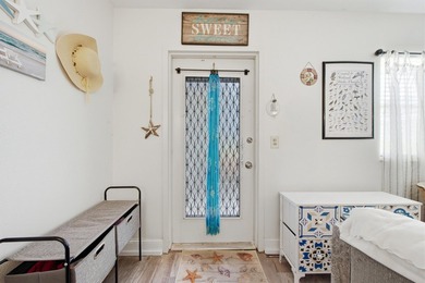 Welcome to this charming one-bedroom, one-and-a-half-bath Villa - photo 6