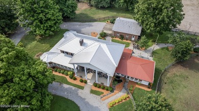 Welcome to 575 Moody Pike where Southern charm meets historic - photo 12