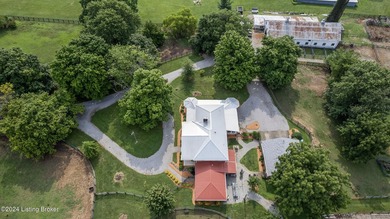 Welcome to 575 Moody Pike where Southern charm meets historic - photo 15