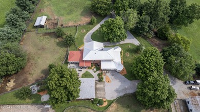 Welcome to 575 Moody Pike where Southern charm meets historic - photo 16