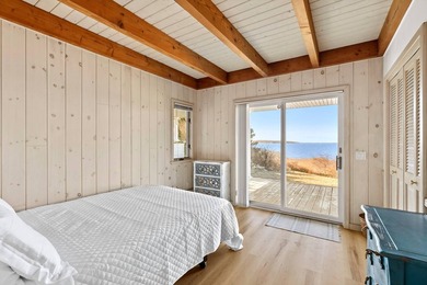 Tucked away on the shores of Fort Pond Bay, this well-kept 2,500 - photo 16