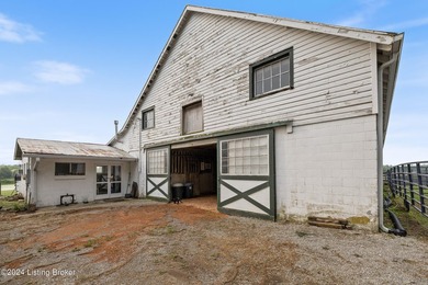 Welcome to 575 Moody Pike where Southern charm meets historic - photo 20