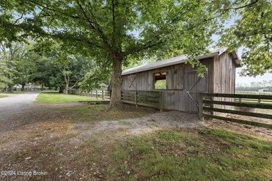 Welcome to 575 Moody Pike where Southern charm meets historic - photo 23