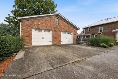 Welcome to 575 Moody Pike where Southern charm meets historic - photo 25