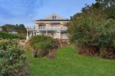 Tucked away on the shores of Fort Pond Bay, this well-kept 2,500 - photo 25