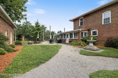 Welcome to 575 Moody Pike where Southern charm meets historic - photo 27